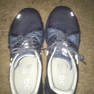 On cloud stratus shoes